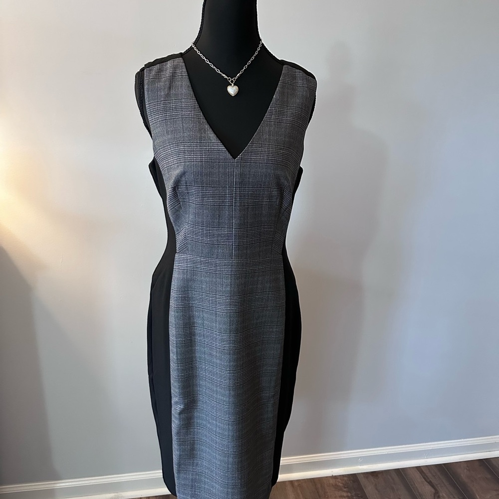 Elegant Gray and Black Sleeveless Dress